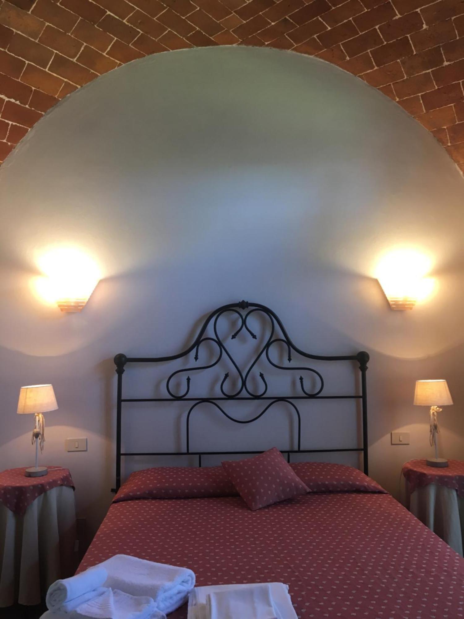 Fattoria Cirene Guest House Follonica Ruang foto