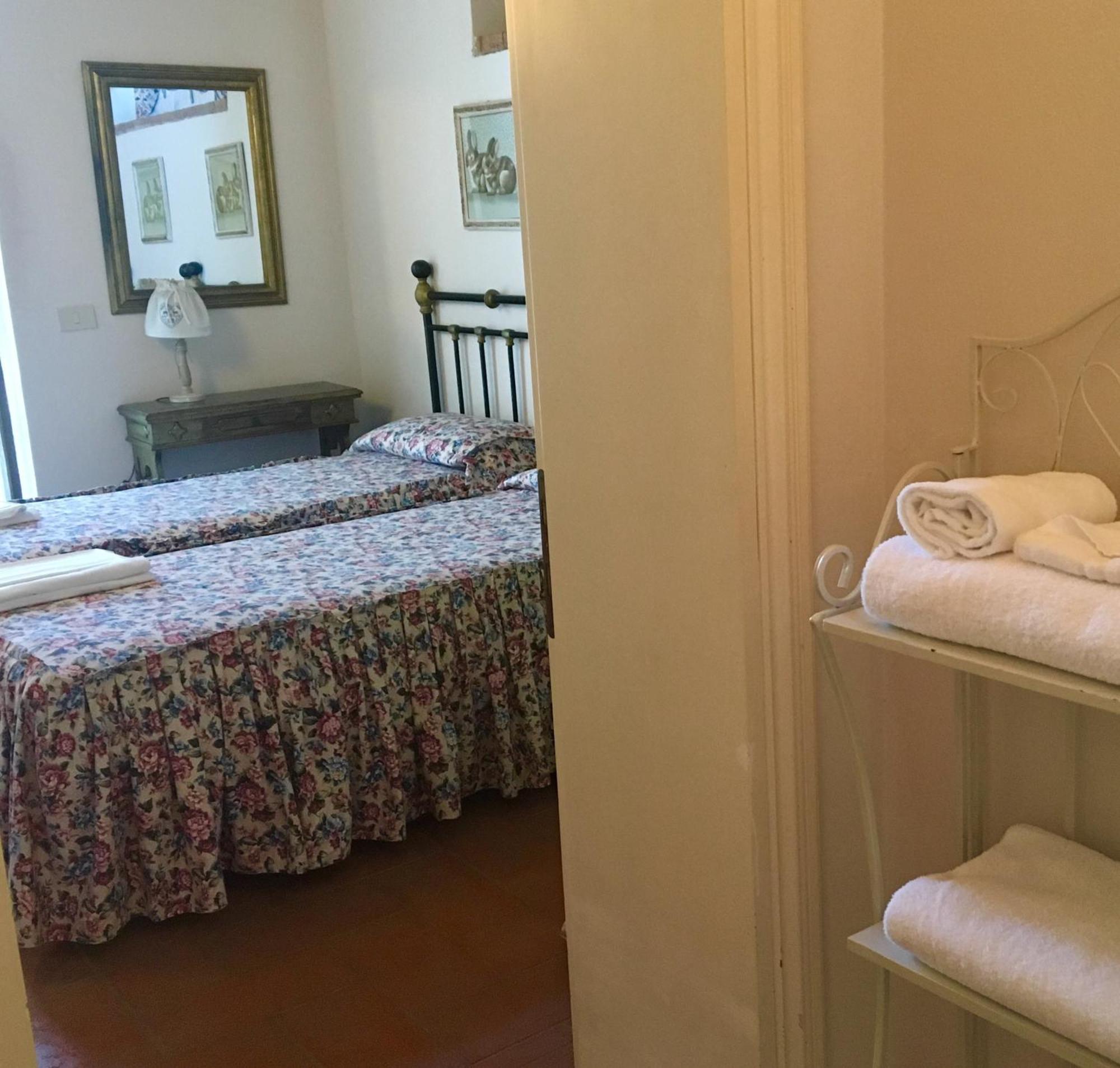 Fattoria Cirene Guest House Follonica Ruang foto