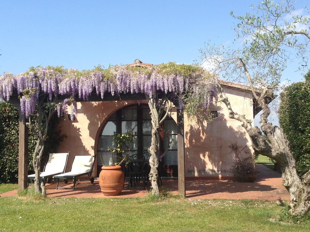 Fattoria Cirene Guest House Follonica Ruang foto
